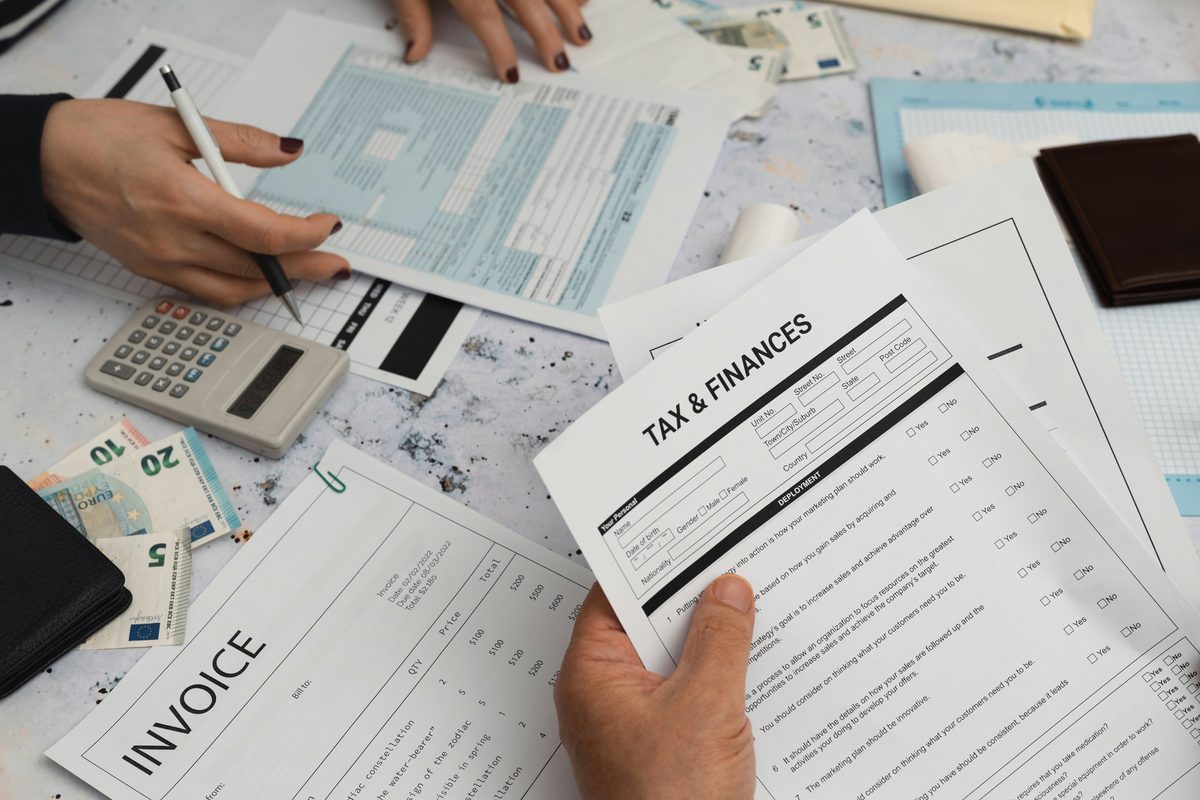 Documents fiscaux et calculs d'une location meublée