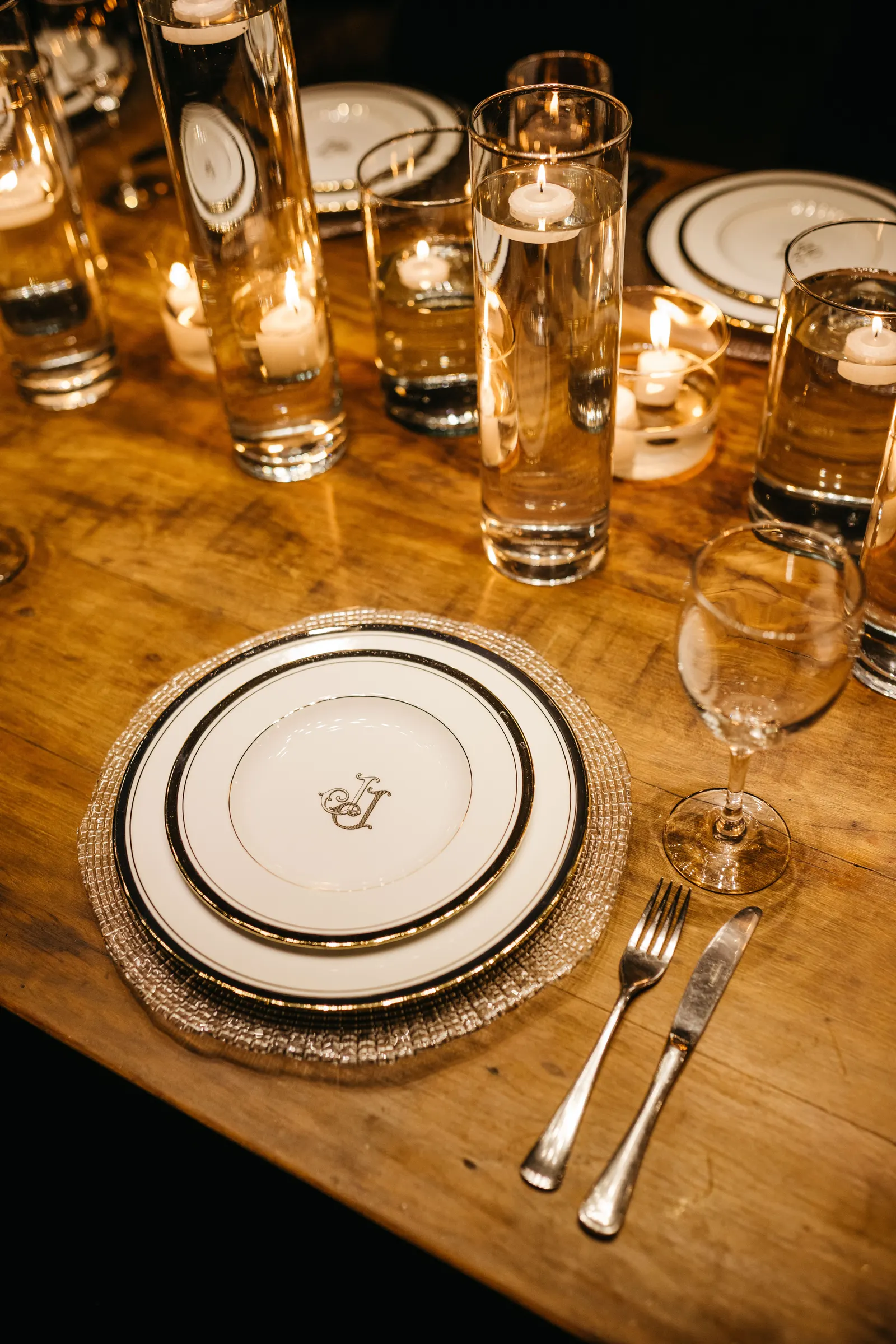 Table dressée pour un dîner d'exception