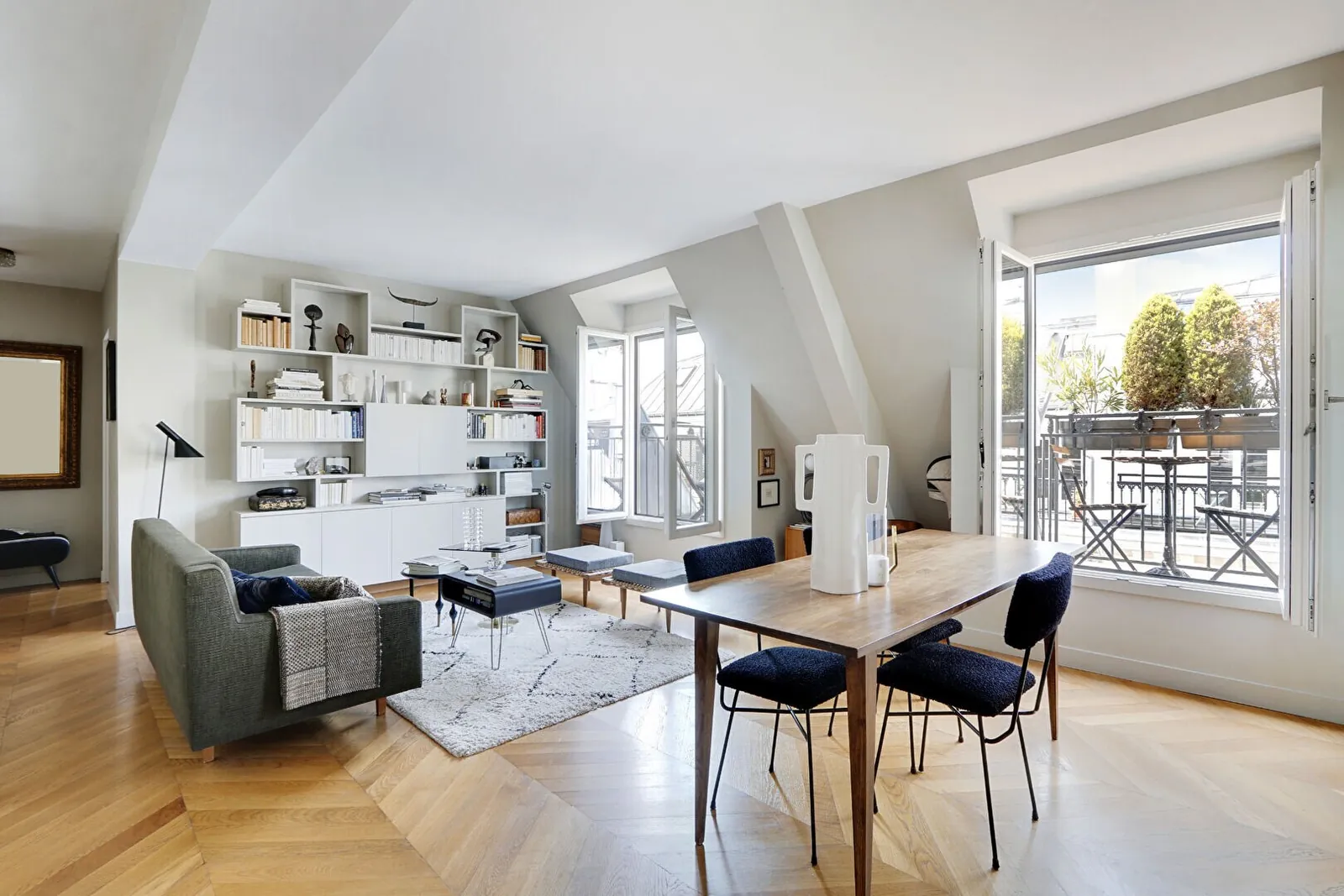 A bright, well-kept Parisian apartment in safe hands