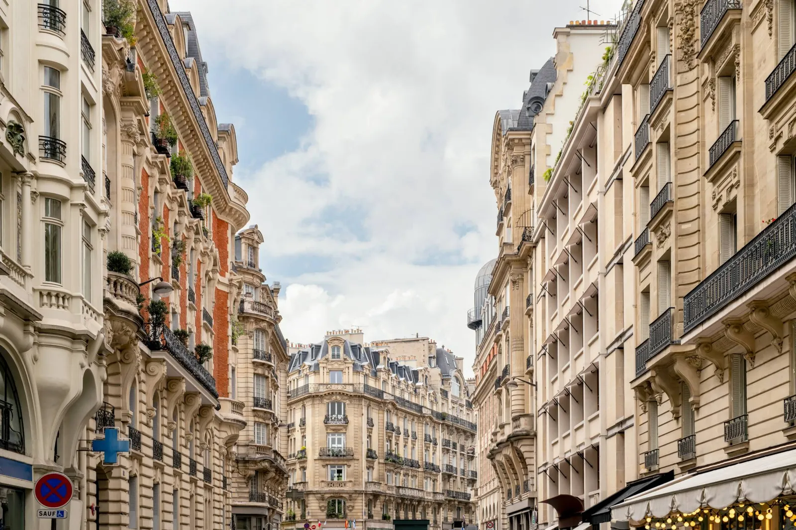 A lively Haussmann street in Paris